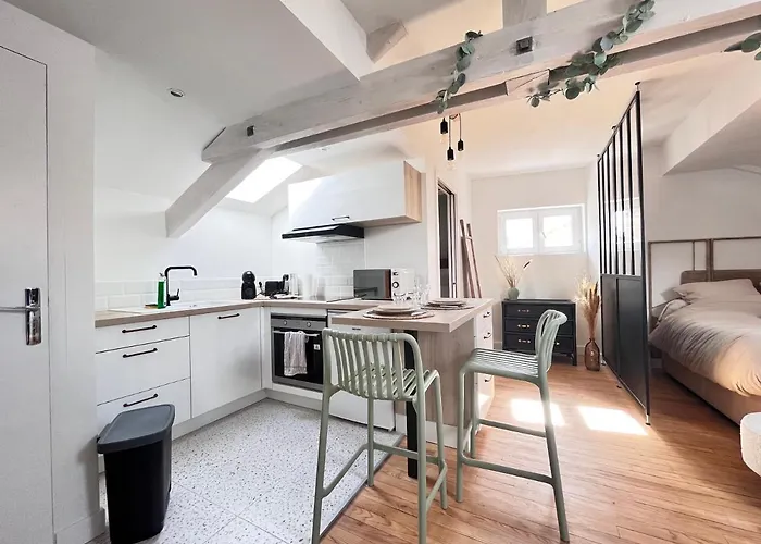 Superbe Plein De Charme Proche Du Centre Tonnet *