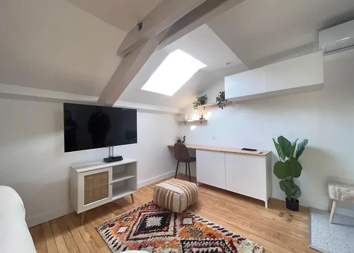 Superbe Plein De Charme Proche Du Centre Tonnet